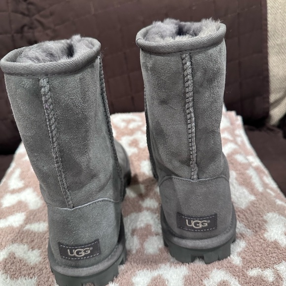 Ugg Grey Short Boot - Picture 3 of 7